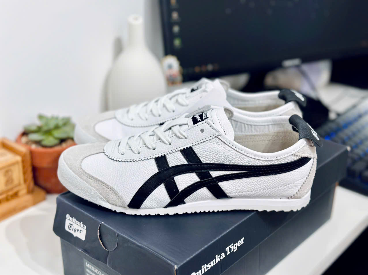 ONITSUKA MEXICO 66 WHITE BLACK