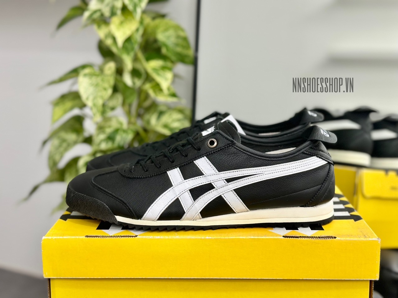 ONITSUKA MEXICO 66 SD BLACK WHITE ONITSUKA MEXICO 66 SD BLACK WHITE